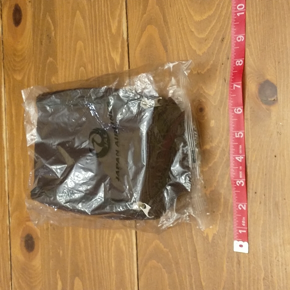 Japan Airlines Loewe amenities kit - Picture 4 of 6